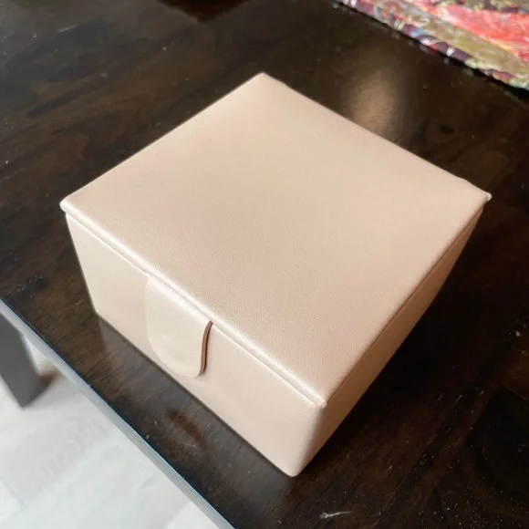 Mejuri Small Jewelry Box Beige - Picture 5 of 9